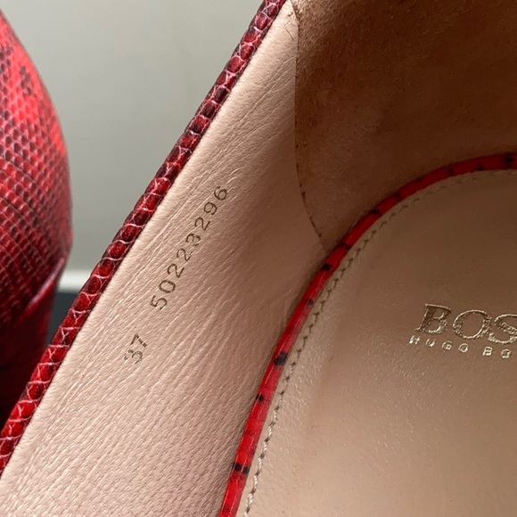 4” Red snake print Hugo Boss peep toes - Picture 5 of 8